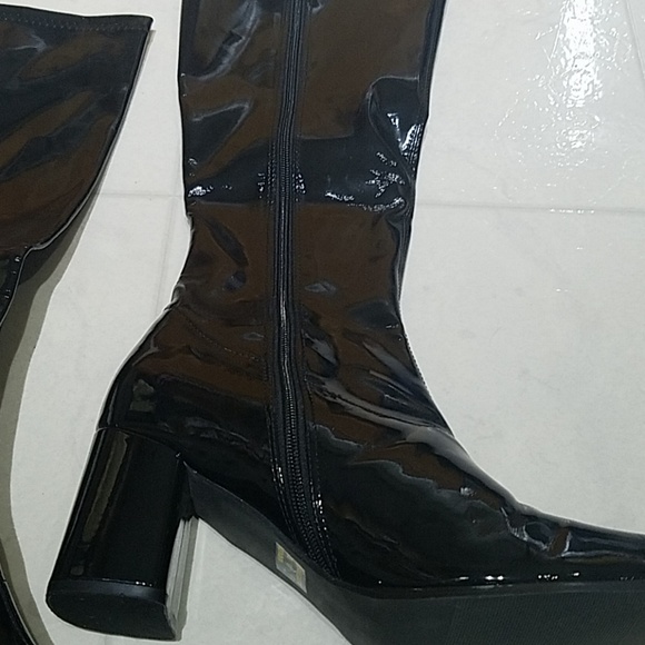 Women's Boots - Picture 2 of 4